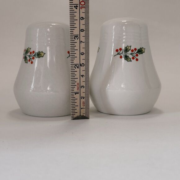 Gibson Christmas Holly & Berries Salt & Pepper Shakers 1980s Housewares VINTAGE - Picture 8 of 10